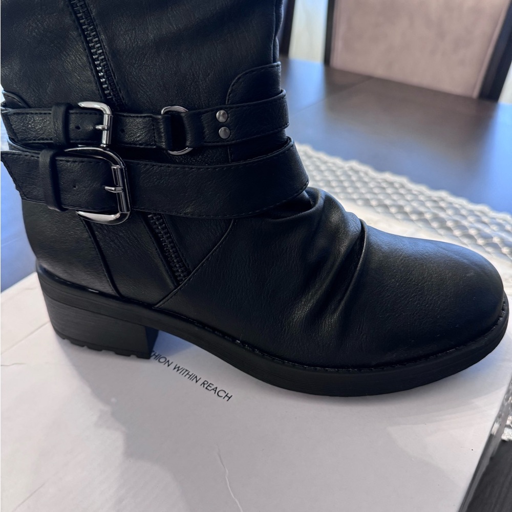Dream pairs black boots size 7 Wide calf new in a box